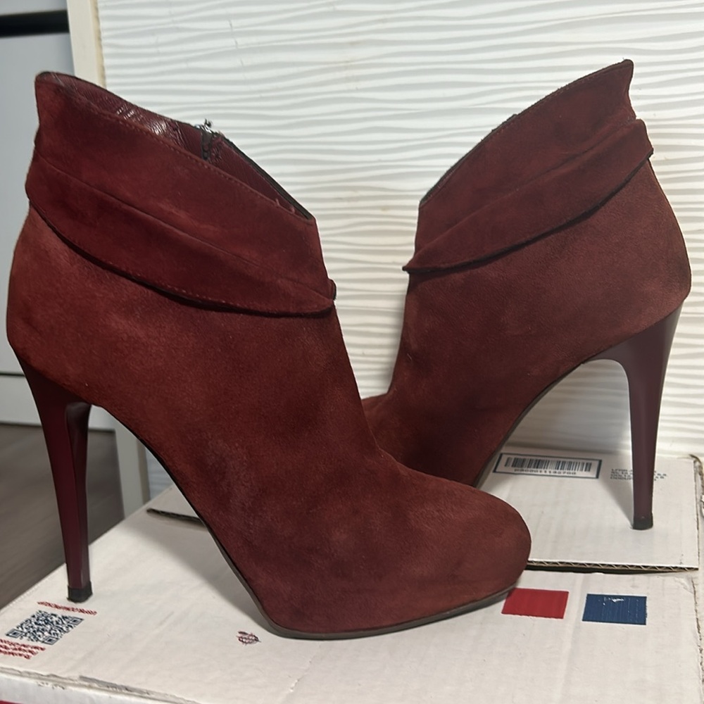 Made in Italy suede booties, Sz 39 (fits like 8.5)